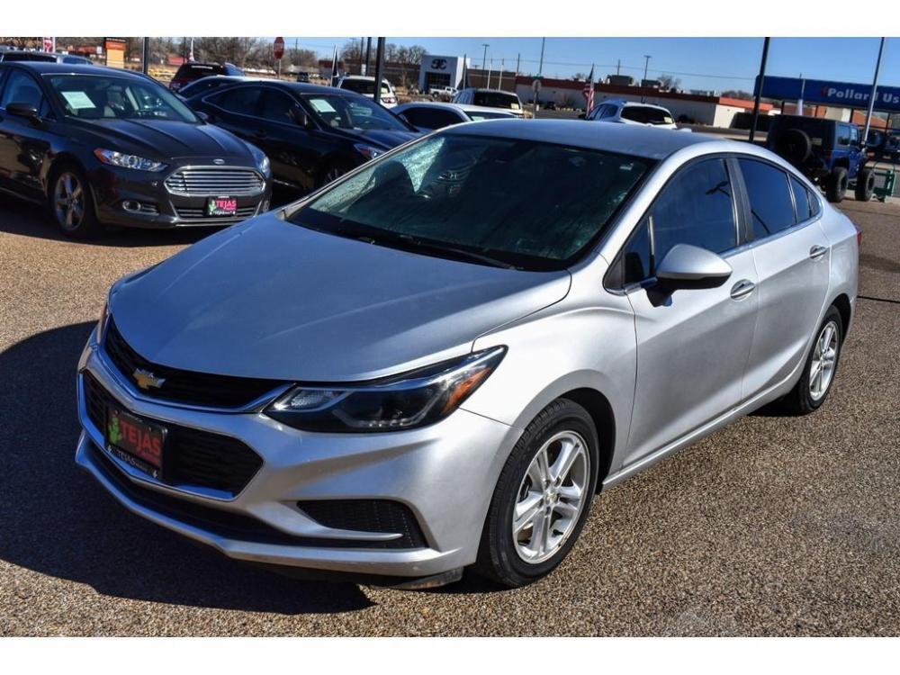 2017 SILVER /BLACK Chevrolet Cruze 4dr Sdn 1.4L LT w/1SD (1G1BE5SM0H7) with an ENGINE, 1.4L TURBO DOHC 4-CYLINDER DI engine, 6-SPEED AUTOMATIC transmission, located at 3701 Avenue Q, Lubbock, 79412, (806) 762-3556, 33.560417, -101.855019 - Photo #4