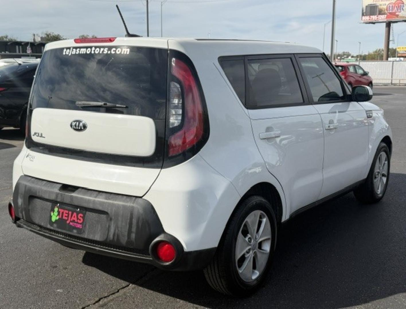 2016 Clear White /Black Kia Soul 5dr Wgn Man Base (KNDJN2A28G7) , 6-Speed Manual transmission, located at 4110 Avenue Q, Lubbock, 79412, 33.556553, -101.855820- Photo#3
