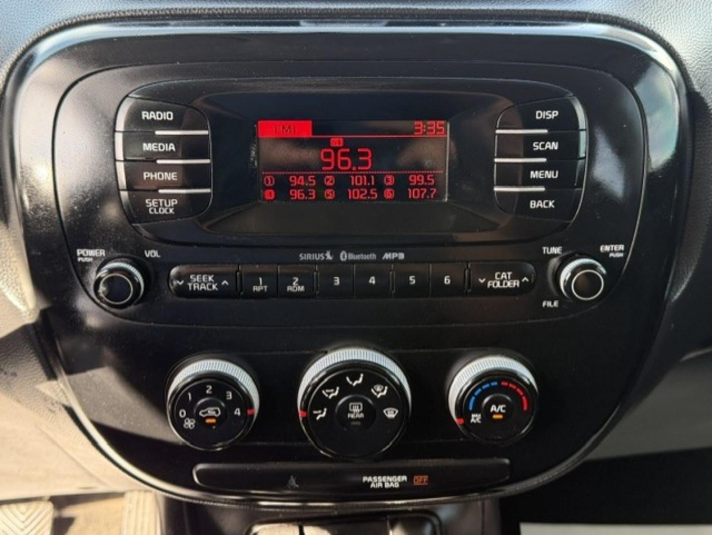 2016 Clear White /Black Kia Soul 5dr Wgn Man Base (KNDJN2A28G7) , 6-Speed Manual transmission, located at 4110 Avenue Q, Lubbock, 79412, 33.556553, -101.855820- Photo#6