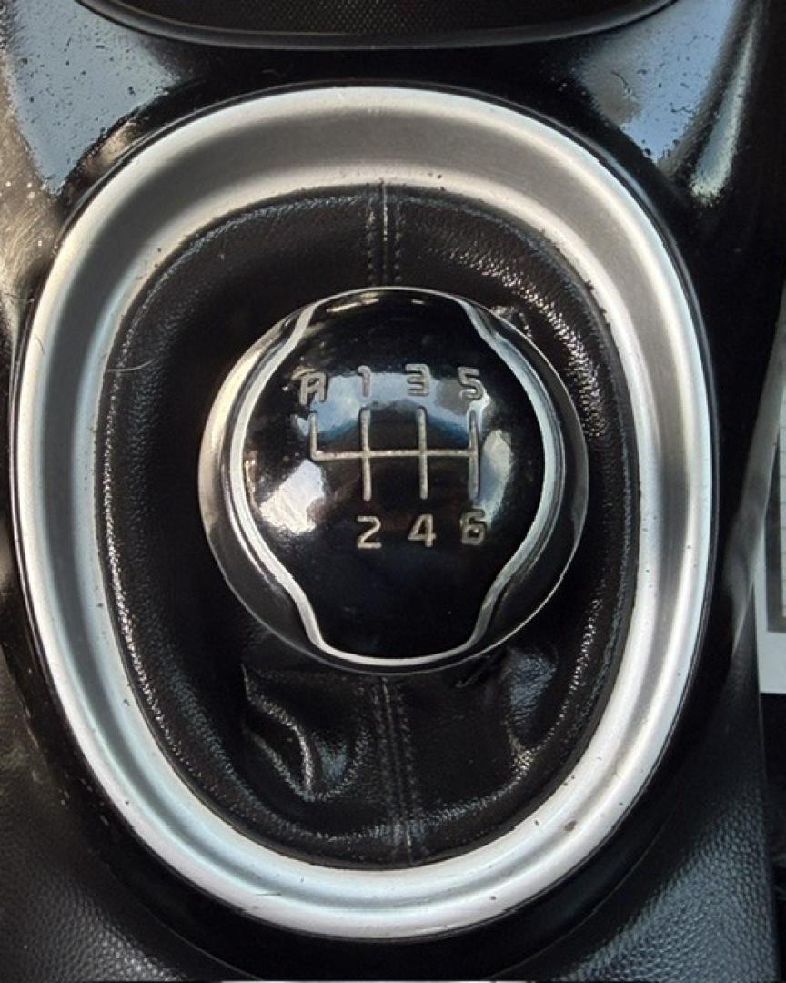 2016 Clear White /Black Kia Soul 5dr Wgn Man Base (KNDJN2A28G7) , 6-Speed Manual transmission, located at 4110 Avenue Q, Lubbock, 79412, 33.556553, -101.855820- Photo#7