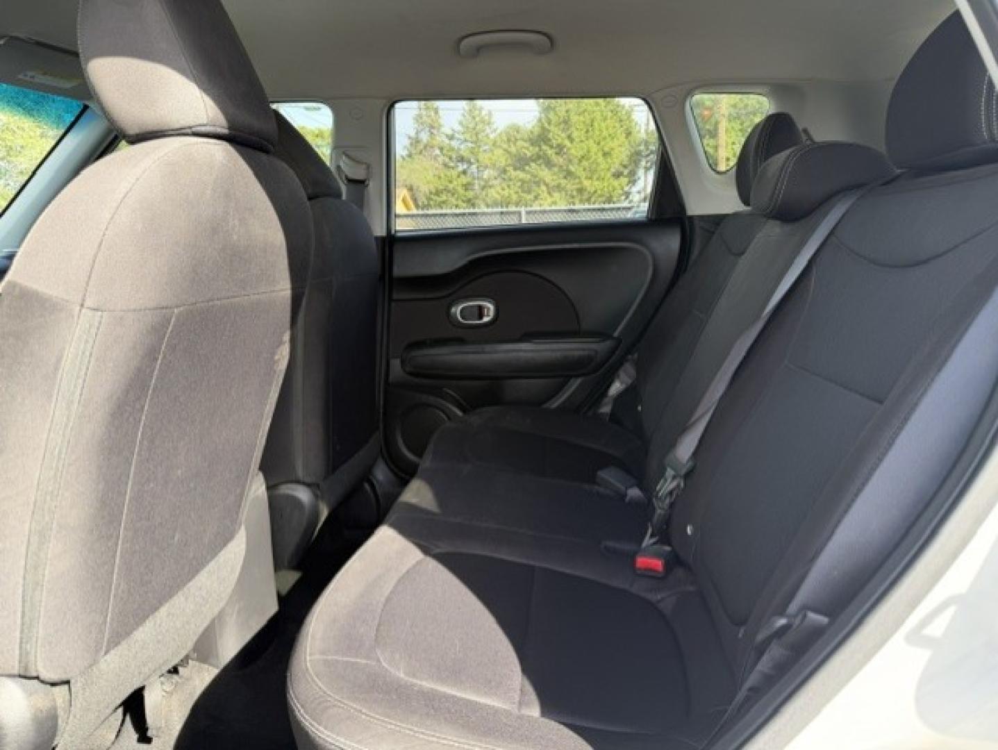 2016 Clear White /Black Kia Soul 5dr Wgn Man Base (KNDJN2A28G7) , 6-Speed Manual transmission, located at 4110 Avenue Q, Lubbock, 79412, 33.556553, -101.855820- Photo#8
