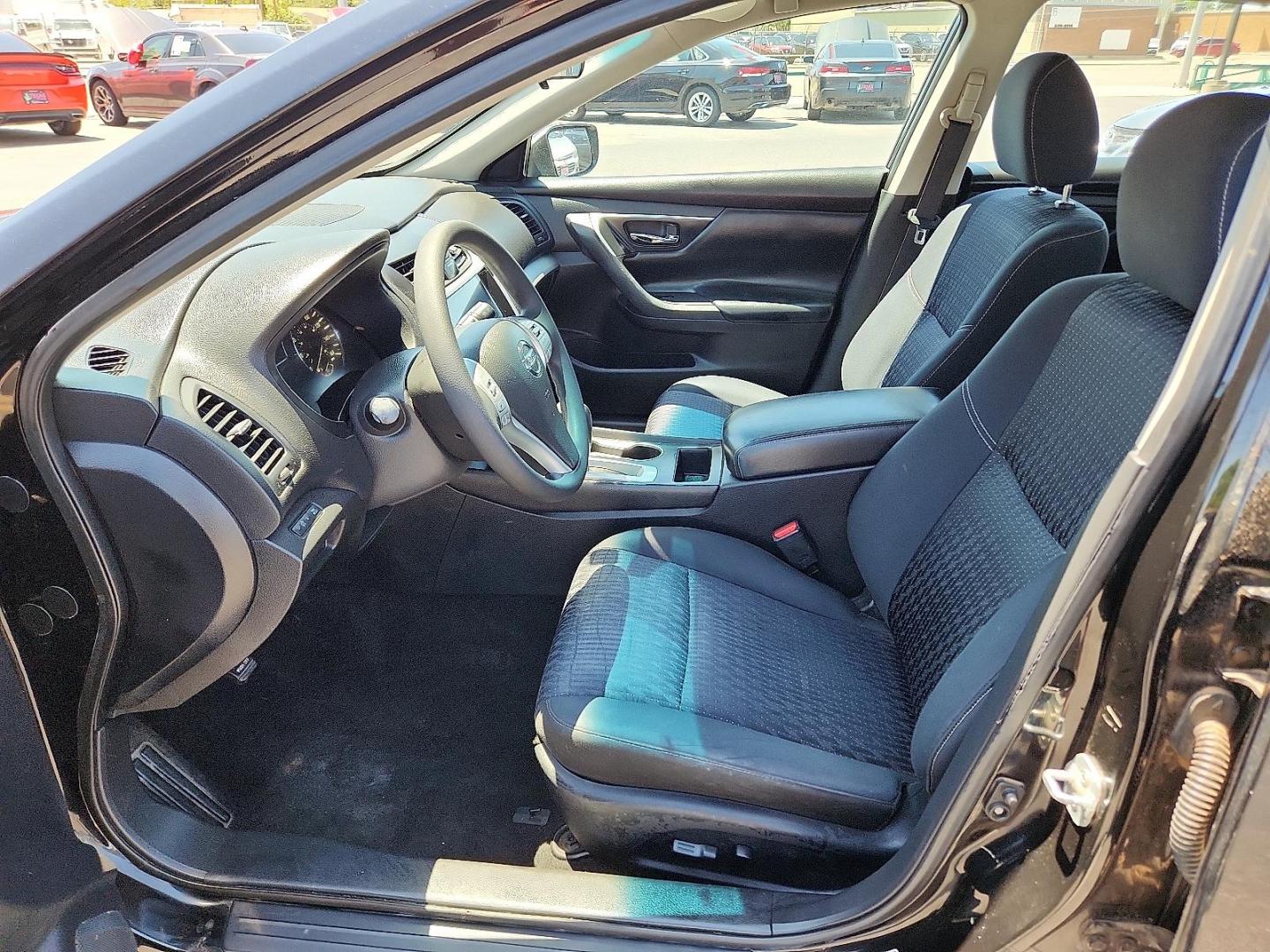 2016 Super Black Nissan Altima 2.5 S (1N4AL3AP0GC) with an 2.5L I-4 DOHC, variable valve control, regular unleaded, engine with 182HP engine, located at 4110 Avenue Q, Lubbock, 79412, 33.556553, -101.855820 - Photo#6