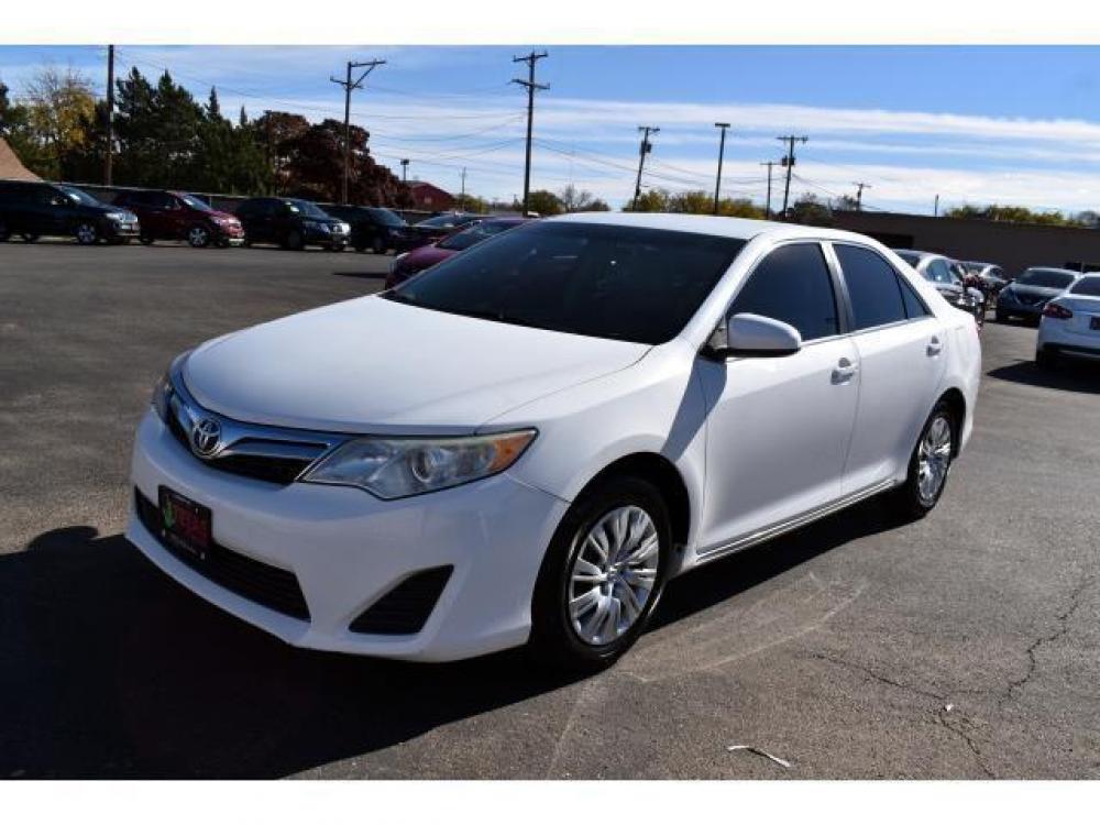 2014 SUPER WHITE /IVORY Toyota Camry 4dr Sdn I4 Auto LE (Natl) *Ltd Avail* (4T4BF1FK9ER) with an 2.5L I-4 DOHC SMPI engine, 6-SPEED AUTOMATIC transmission, located at 3701 Avenue Q, Lubbock, 79412, (806) 762-3556, 33.560417, -101.855019 - Photo #3