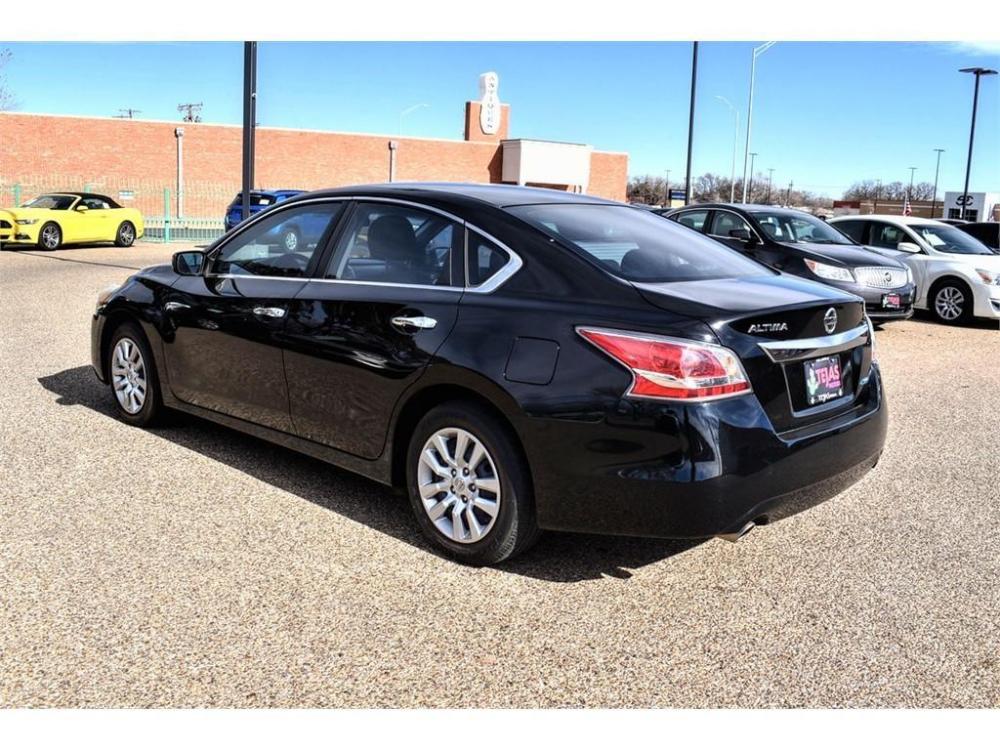 2014 SUPER BLACK /BLACK Nissan Altima 2.5 S (1N4AL3APXEN) with an Engine: 2.5L DOHC 16-Valve I-4 engine, XTRONIC CVT (CONTINUOUSLY VARIABLE) transmission, located at 3701 Avenue Q, Lubbock, 79412, (806) 762-3556, 33.560417, -101.855019 - Photo #2