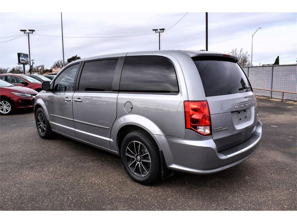 2015 SILVER /BLACK Dodge Grand Caravan R/T (2C4RDGEG9FR) with an V6 Cylinder Engine engine, 6-SPEED AUTOMATIC 62TE transmission, located at 3701 Avenue Q, Lubbock, 79412, (806) 762-3556, 33.560417, -101.855019 - Photo #2