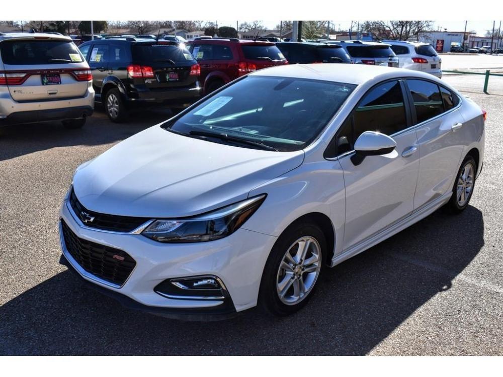 2018 WHITE /BLACK Chevrolet Cruze (1G1BE5SM7J7) with an 1.4L L4 DOHC 16V TURBO engine, 6-SPEED AUTOMATIC transmission, located at 3701 Avenue Q, Lubbock, 79412, 33.560417, -101.855019 - Photo #4