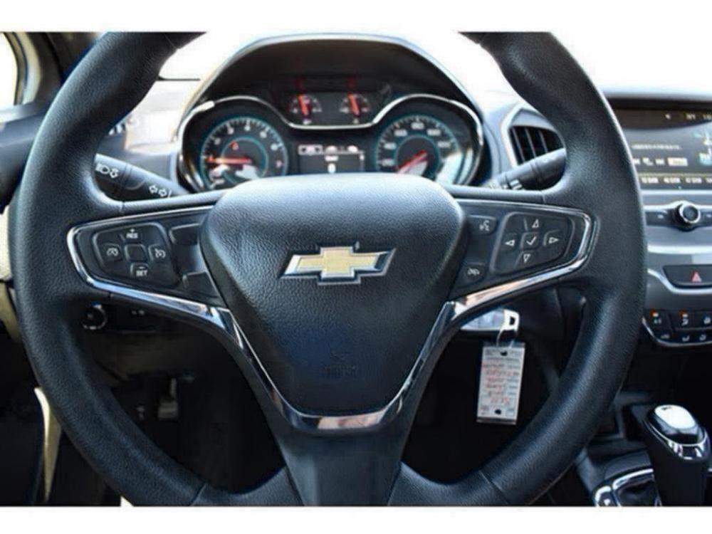 2018 Chevrolet Cruze (1G1BE5SM7J7) , located at 3701 Avenue Q, Lubbock, 79412, 33.560417, -101.855019 - Photo #10