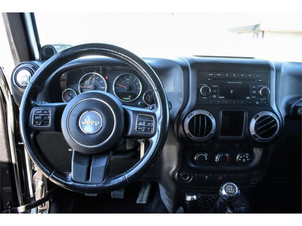 2014 GRAY /BLACK Jeep Wrangler Unlimited (1C4BJWDG9EL) with an 3.6L V6 DOHC 24V FFV engine, 6-SPEED M/T transmission, located at 3701 Avenue Q, Lubbock, 79412, 33.560417, -101.855019 - Photo #5