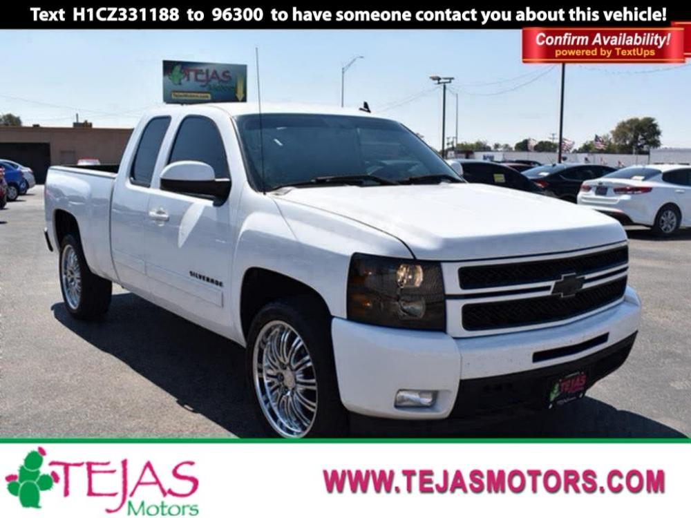 2012 SUMMIT WHITE /DARK CASHMERE/LIGHT CASHMERE LEATHER INTERIOR Chevrolet Silverado 1500 (1GCRCTE08CZ) with an 8 Cylinder Engine engine, AUTOMATIC transmission, located at 3701 Avenue Q, Lubbock, 79412, 33.560417, -101.855019 - Photo #0