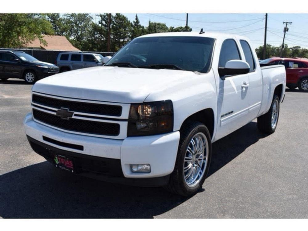 2012 SUMMIT WHITE /DARK CASHMERE/LIGHT CASHMERE LEATHER INTERIOR Chevrolet Silverado 1500 (1GCRCTE08CZ) with an 8 Cylinder Engine engine, AUTOMATIC transmission, located at 3701 Avenue Q, Lubbock, 79412, 33.560417, -101.855019 - Photo #1