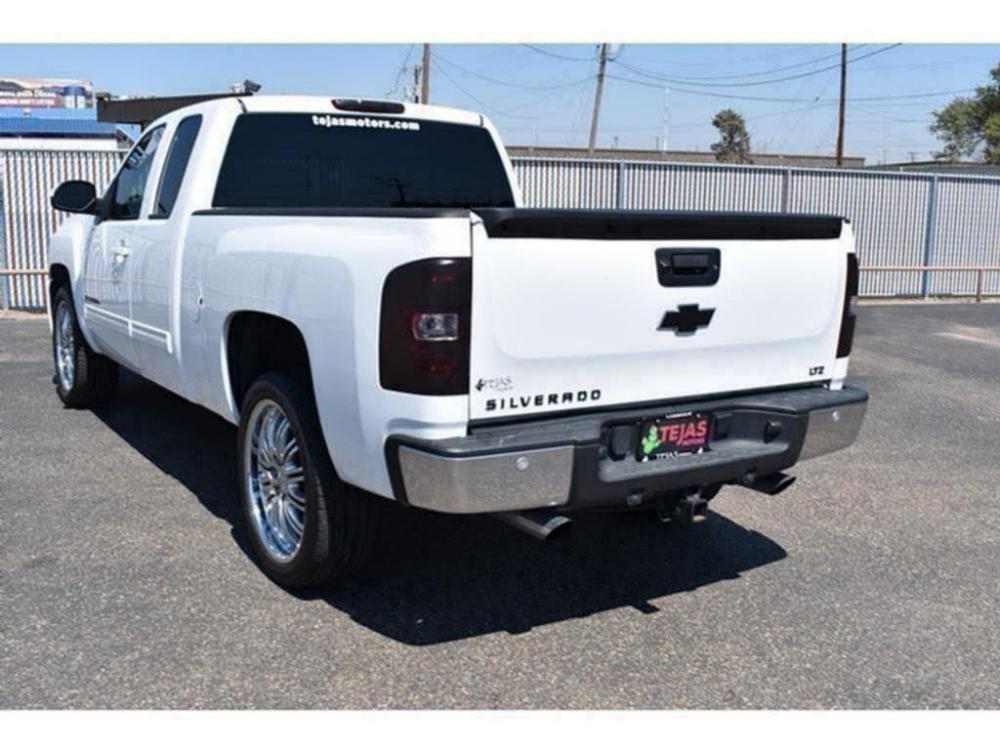 2012 SUMMIT WHITE /DARK CASHMERE/LIGHT CASHMERE LEATHER INTERIOR Chevrolet Silverado 1500 (1GCRCTE08CZ) with an 8 Cylinder Engine engine, AUTOMATIC transmission, located at 3701 Avenue Q, Lubbock, 79412, 33.560417, -101.855019 - Photo #2