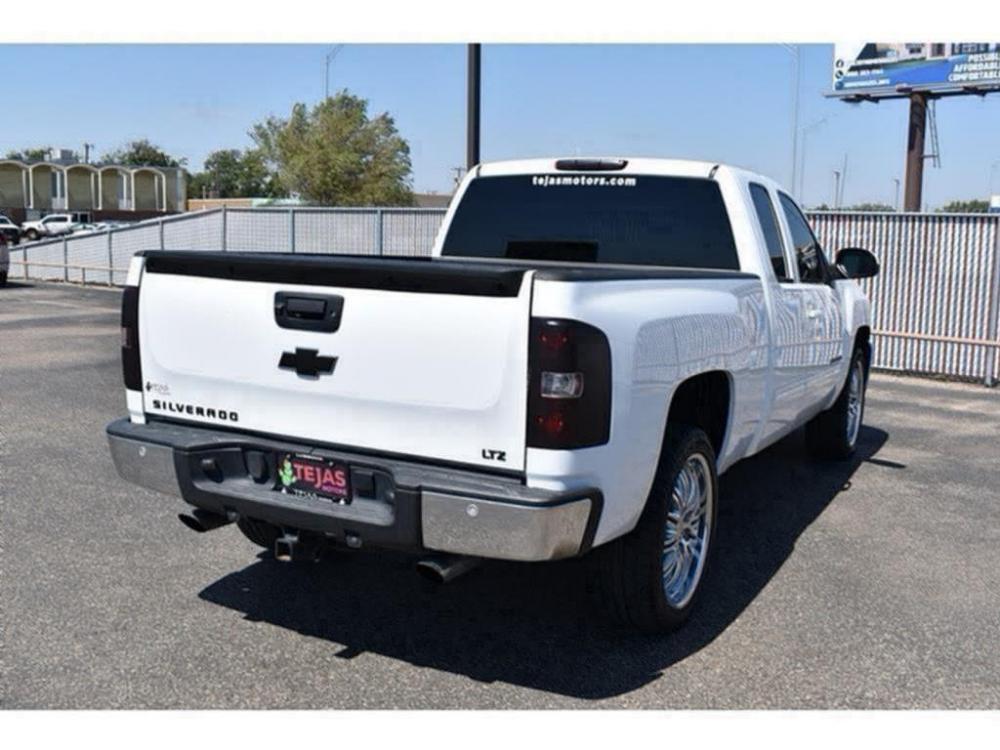 2012 SUMMIT WHITE /DARK CASHMERE/LIGHT CASHMERE LEATHER INTERIOR Chevrolet Silverado 1500 (1GCRCTE08CZ) with an 8 Cylinder Engine engine, AUTOMATIC transmission, located at 3701 Avenue Q, Lubbock, 79412, 33.560417, -101.855019 - Photo #3