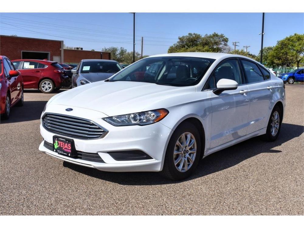 2017 WHTIE Ford Fusion (3FA6P0G77HR) with an 2.5L L4 DOHC 16V engine, 6-SPEED AUTOMATIC transmission, located at 3701 Avenue Q, Lubbock, 79412, 33.560417, -101.855019 - Photo #1
