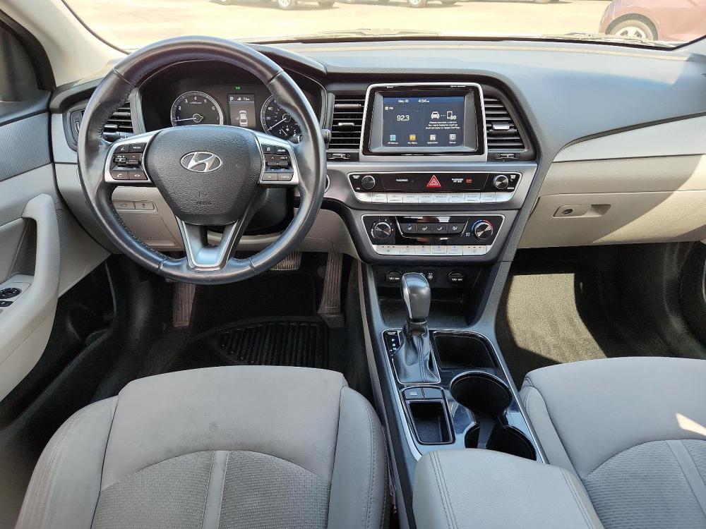 2018 WHITE Hyundai Sonata (5NPE34AF9JH) with an Engine: 2.4L GDI 4-Cylinder engine, 6-SPEED AUTOMATIC transmission, located at 3701 Avenue Q, Lubbock, 79412, 33.560417, -101.855019 - Photo #5