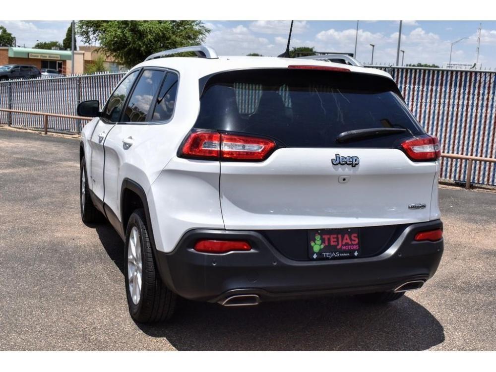 2016 BRIGHT WHITE CLEAR COAT Jeep Cherokee (1C4PJLCS2GW) with an 3.2L V6 DOHC 24V engine, 9-SPEED AUTOMATIC transmission, located at 3701 Avenue Q, Lubbock, 79412, 33.560417, -101.855019 - Photo #2