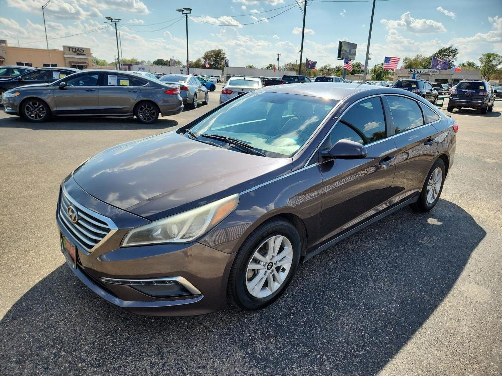 2015 BROWN Hyundai Sonata (5NPE24AF1FH) with an Engine: 2.4L GDI 4-Cylinder engine, 6-SPEED AUTOMATIC W/SHIFTRONIC -INC: OD LOCK-UP TORQUE CONVERTER, SHIFT LOCK AND SHIFTRONIC MANUAL SHIFT MODE transmission, located at 3701 Avenue Q, Lubbock, 79412, 33.560417, -101.855019 - Photo #3