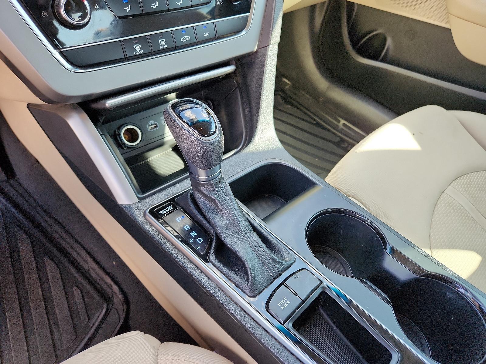 2015 Dark Truffle - N8 /Beige - BB Hyundai Sonata 2.4L SE (5NPE24AF1FH) with an Engine: 2.4L GDI 4-Cylinder engine, located at 4110 Avenue Q, Lubbock, 79412, 33.556553, -101.855820 - Photo #12