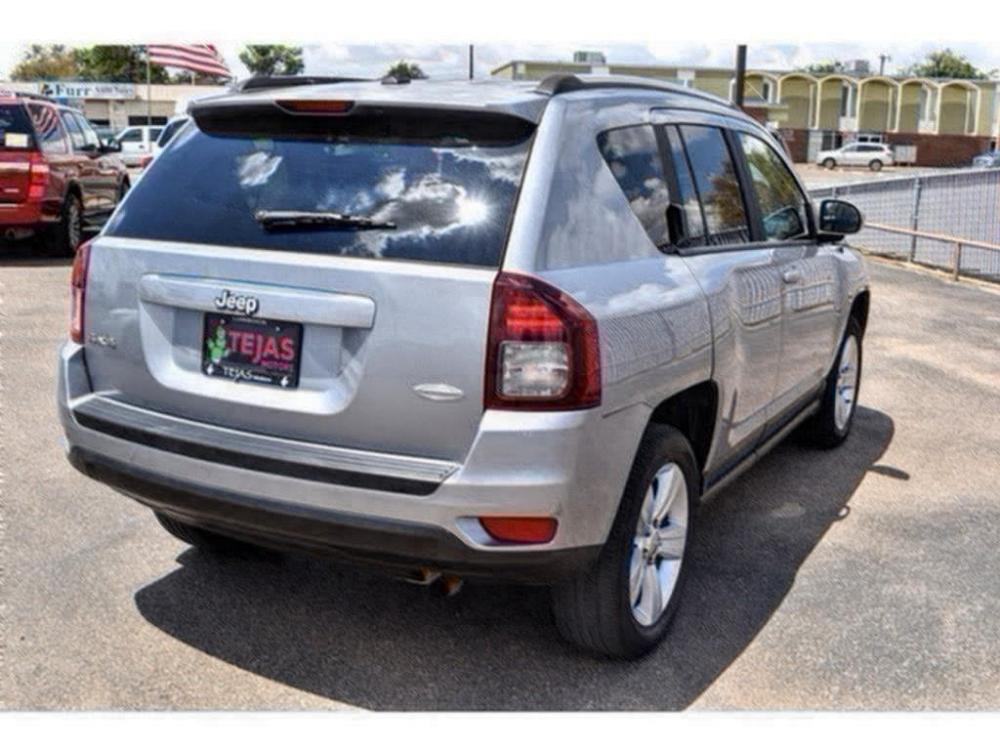 2016 GRAY Jeep Compass (1C4NJDEB1GD) with an 2.4L I4 DOHC 16V Dual VVT engine, AUTOMATIC transmission, located at 3701 Avenue Q, Lubbock, 79412, 33.560417, -101.855019 - Photo #3