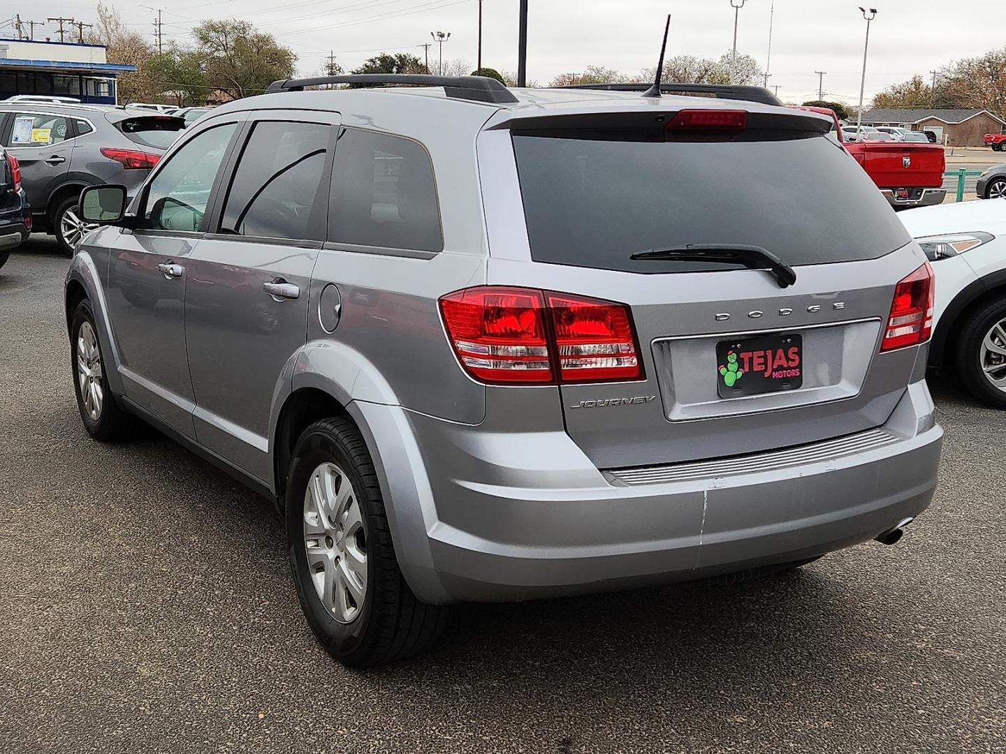 2019 SILVER Dodge Journey SE Value Package (3C4PDCAB9KT) with an Tigershark MultiAir 2.4L I-4 DOHC, VVT variable valve control, regular unleaded, engine with 173HP engine, located at 4110 Avenue Q, Lubbock, 79412, 33.556553, -101.855820 - 12/13/2025 KEY IN ENVELOPE GOD - Photo#2