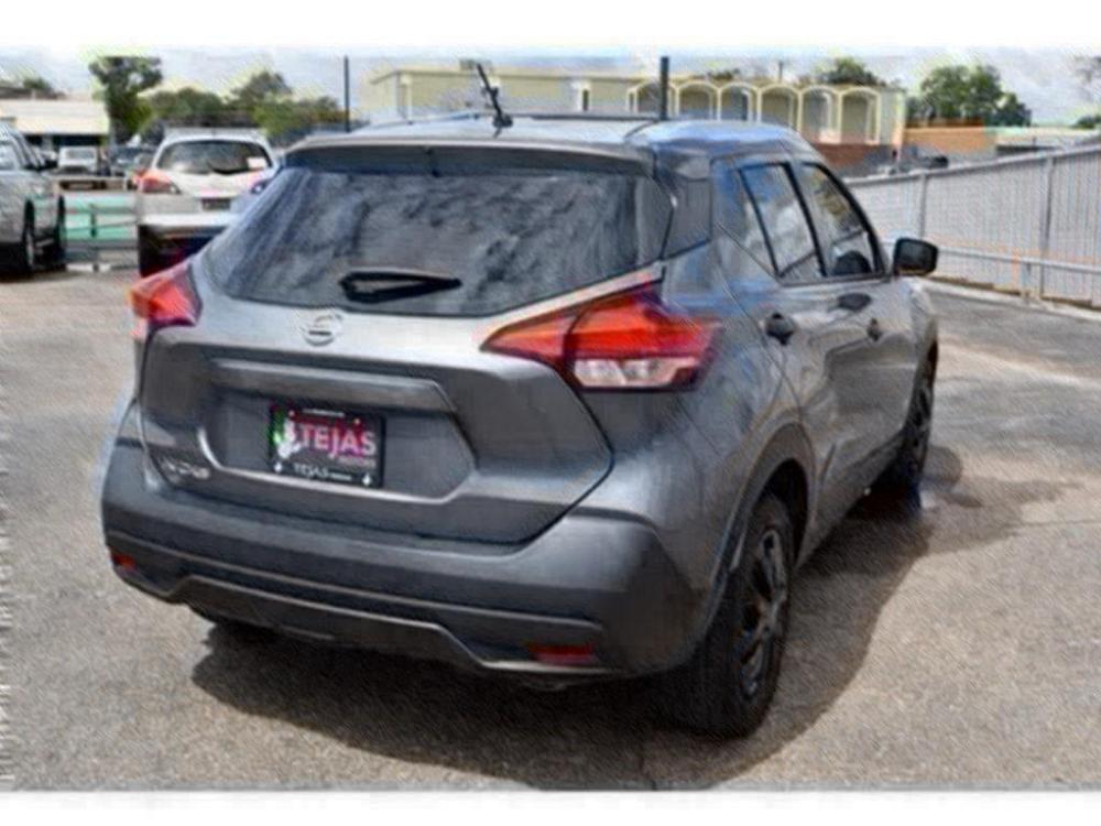 2018 GRAY Nissan Kicks (3N1CP5CU2JL) with an Engine: 1.6L DOHC 16V 4-Cylinder engine, located at 3701 Avenue Q, Lubbock, 79412, 33.560417, -101.855019 - Photo #3