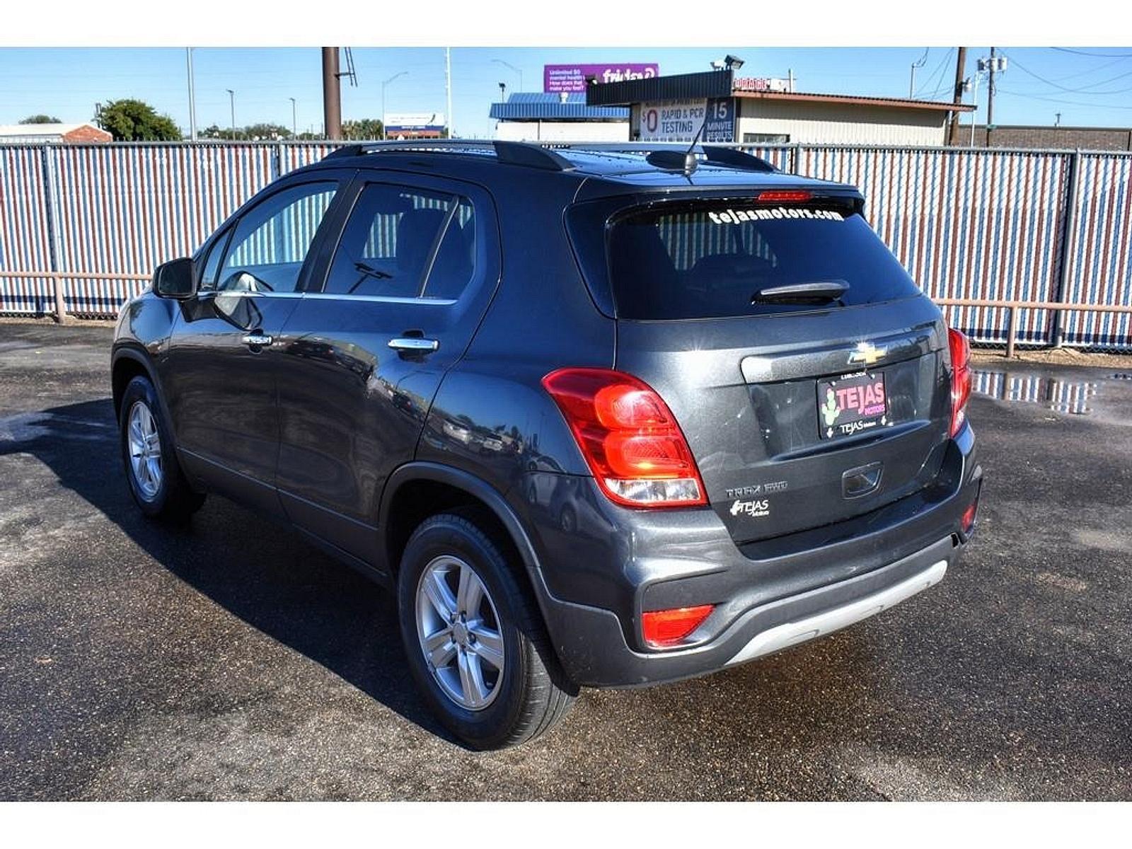 2017 GRAY /BLACK Chevrolet Trax (3GNCJPSB6HL) with an 4 Cylinder Engine engine, 6-SPEED AUTOMATIC transmission, located at 3701 Avenue Q, Lubbock, 79412, 33.560417, -101.855019 - Photo #2