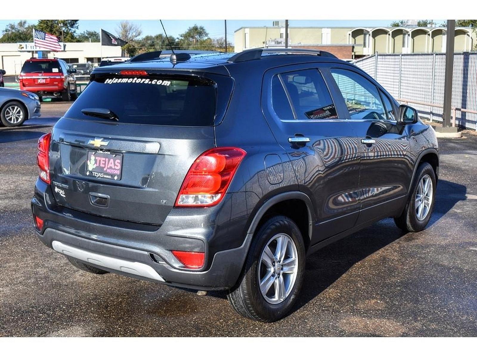 2017 GRAY /BLACK Chevrolet Trax (3GNCJPSB6HL) with an 4 Cylinder Engine engine, 6-SPEED AUTOMATIC transmission, located at 3701 Avenue Q, Lubbock, 79412, 33.560417, -101.855019 - Photo #3