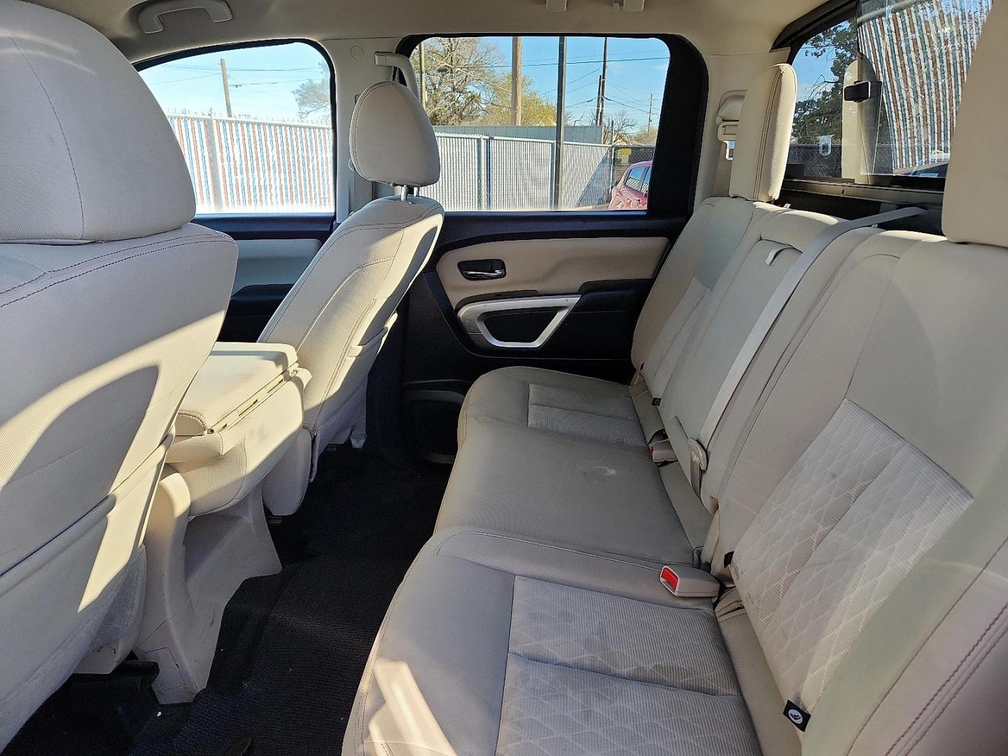 2017 Magnetic Black Nissan TITAN SV (1N6AA1EK2HN) with an Endurance 5.6L V-8 gasoline direct injection, VVEL DOHC, variable valve control, regular unleaded, engine with 390HP engine, located at 4110 Avenue Q, Lubbock, 79412, 33.556553, -101.855820 - Photo#5