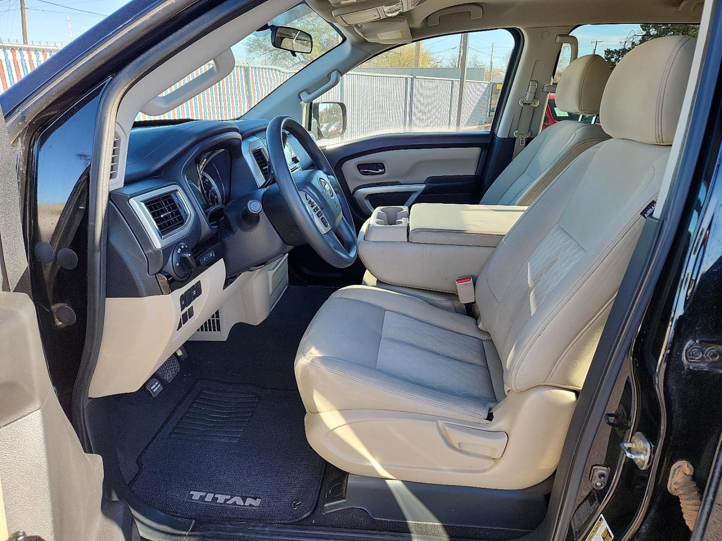 2017 Magnetic Black Nissan TITAN SV (1N6AA1EK2HN) with an Endurance 5.6L V-8 gasoline direct injection, VVEL DOHC, variable valve control, regular unleaded, engine with 390HP engine, located at 4110 Avenue Q, Lubbock, 79412, 33.556553, -101.855820 - Photo#7