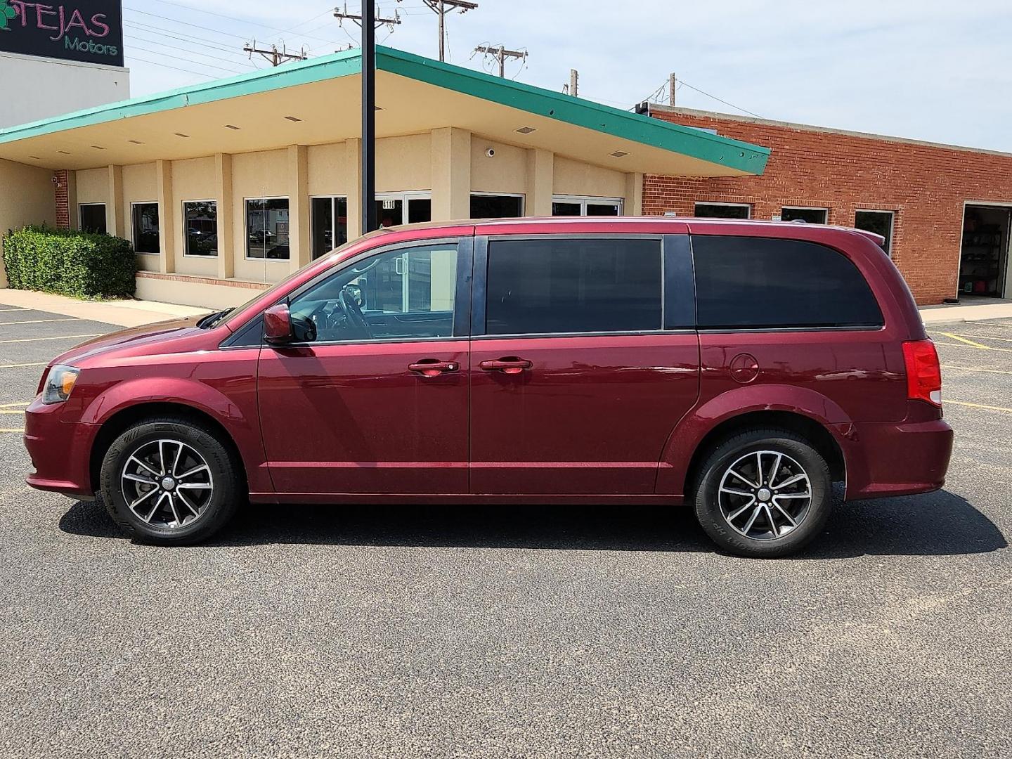 2018 Octane Red Pearlcoat - PRV /Black - X9 Dodge Grand Caravan SE Plus (2C4RDGBG0JR) with an Pentastar 3.6L V-6 DOHC, VVT variable valve control, regular unleaded, engine with 283HP engine, located at 4110 Avenue Q, Lubbock, 79412, 33.556553, -101.855820 - Photo#3