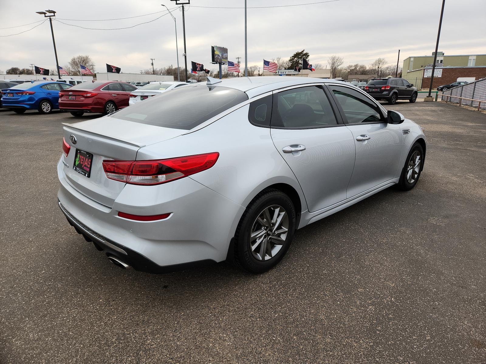 2019 Sparkling Silver /Black Kia Optima LX (5XXGT4L36KG) with an Engine: 2.4L DOHC I4 GDI engine, located at 4110 Avenue Q, Lubbock, 79412, 33.556553, -101.855820 - 03/01/2023 KEY IN ENVELOPE GOD - Photo #3