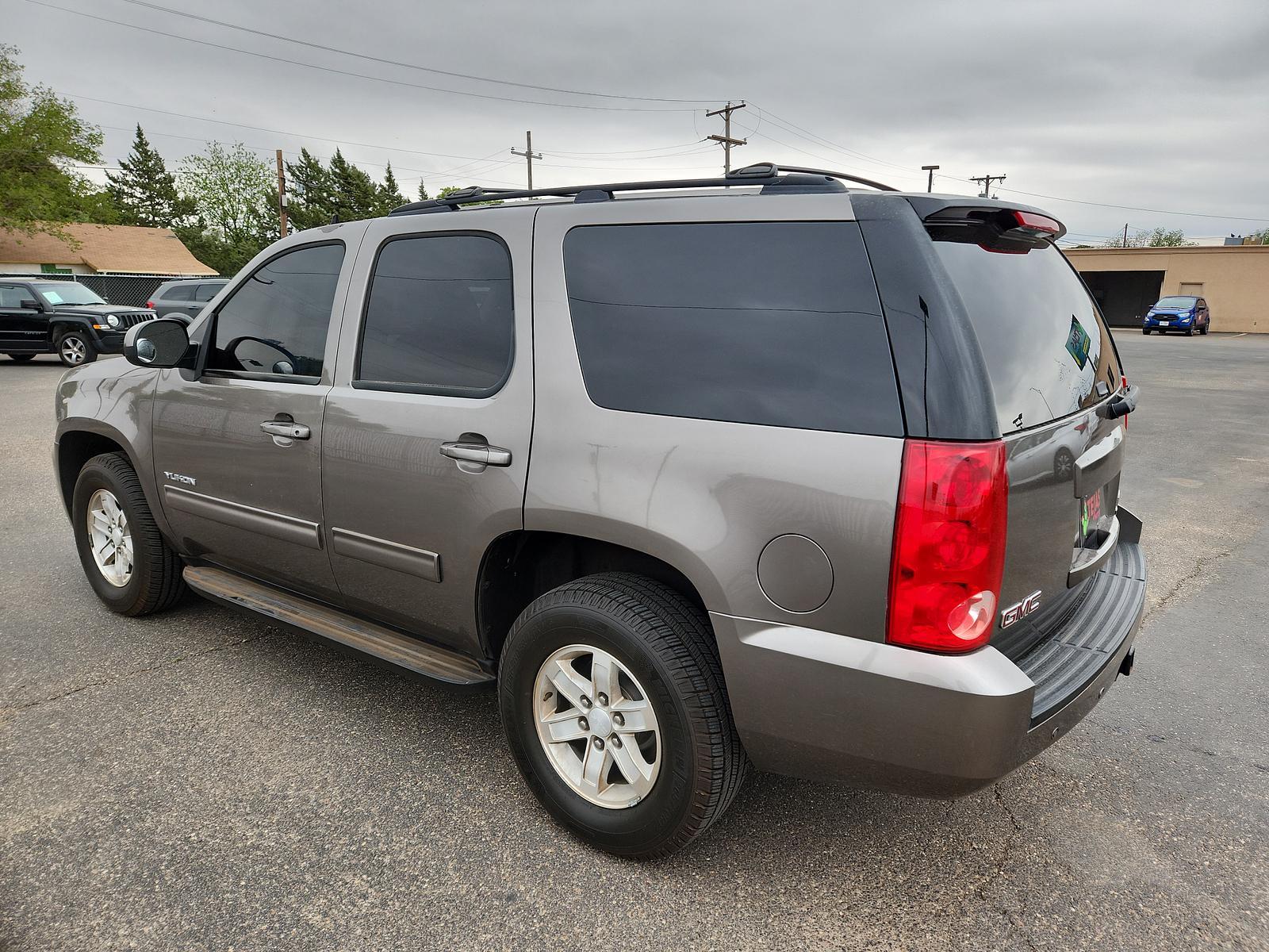 2013 GRAY GMC Yukon SLE (1GKS1AE09DR) with an ENGINE, VORTEC 5.3L V8 SFI FLEXFUEL WITH ACTIVE FUEL MANAGEMENT engine, located at 4110 Avenue Q, Lubbock, 79412, 33.556553, -101.855820 - 04/15/2023 KEY IN ENVELOPE GOD - Photo #2