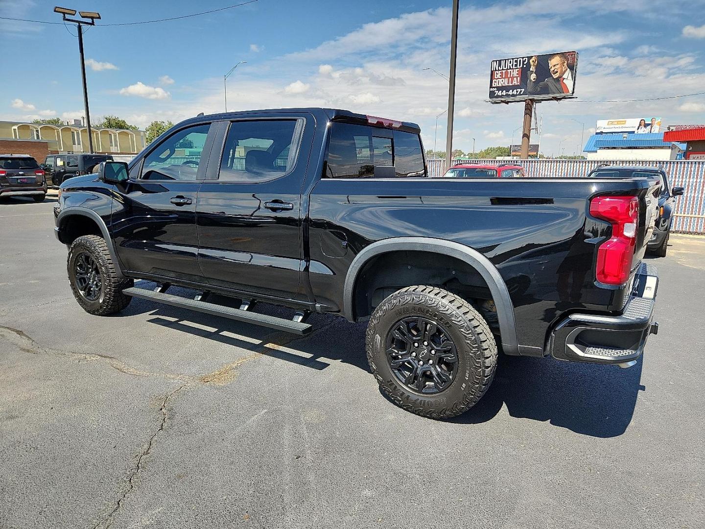 2022 /Jet Black/Graystone Chevrolet Silverado 1500 4WD Crew Cab Short Bed ZR2 (3GCUDHEL0NG) with an EcoTec3 6.2L V-8 gasoline direct injection, variable valve control, premium unleaded, engine with cylinder deactivation and 420HP engine, located at 4110 Avenue Q, Lubbock, 79412, 33.556553, -101.855820 - Photo#2