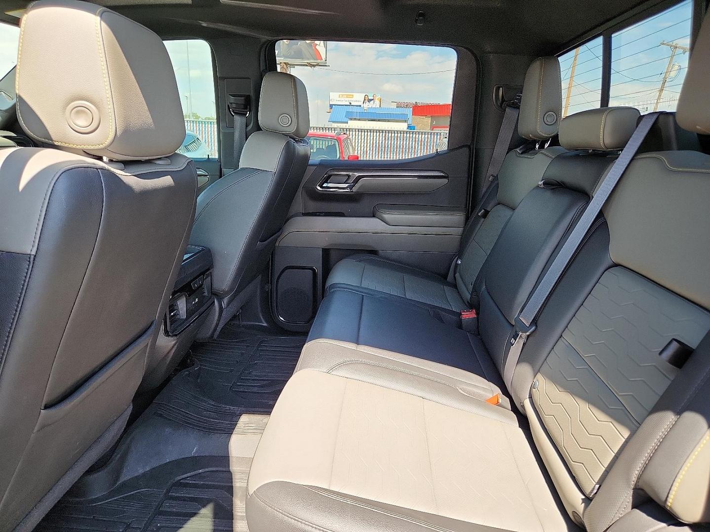 2022 /Jet Black/Graystone Chevrolet Silverado 1500 4WD Crew Cab Short Bed ZR2 (3GCUDHEL0NG) with an EcoTec3 6.2L V-8 gasoline direct injection, variable valve control, premium unleaded, engine with cylinder deactivation and 420HP engine, located at 4110 Avenue Q, Lubbock, 79412, 33.556553, -101.855820 - Photo#4