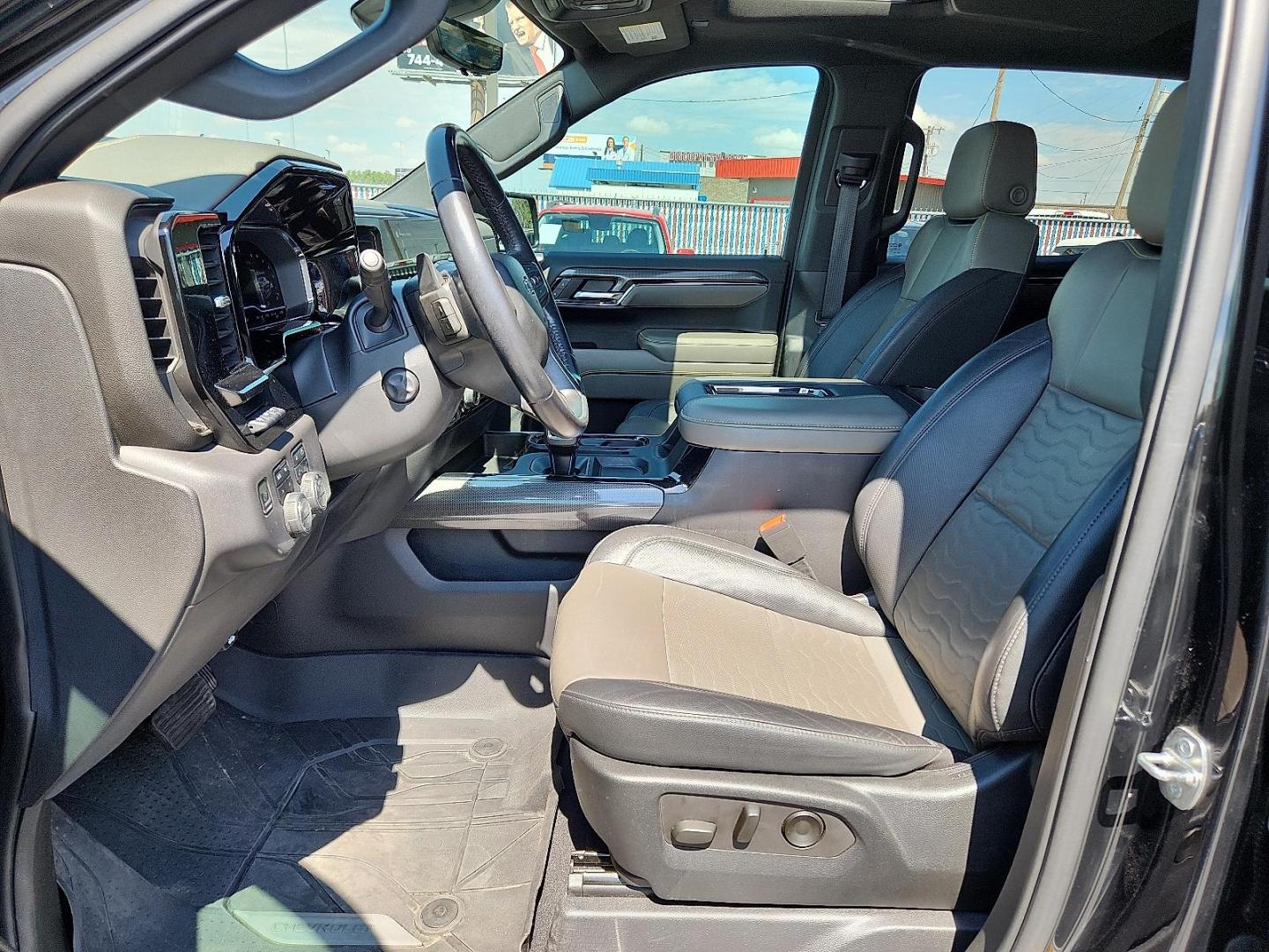 2022 /Jet Black/Graystone Chevrolet Silverado 1500 4WD Crew Cab Short Bed ZR2 (3GCUDHEL0NG) with an EcoTec3 6.2L V-8 gasoline direct injection, variable valve control, premium unleaded, engine with cylinder deactivation and 420HP engine, located at 4110 Avenue Q, Lubbock, 79412, 33.556553, -101.855820 - Photo#6