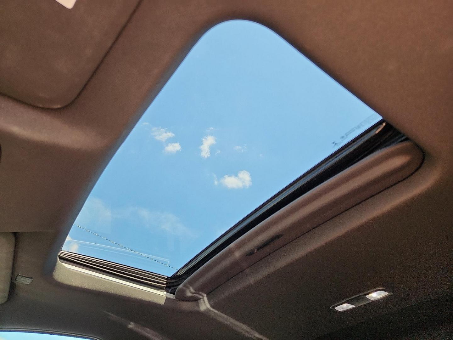 2022 /Jet Black/Graystone Chevrolet Silverado 1500 4WD Crew Cab Short Bed ZR2 (3GCUDHEL0NG) with an EcoTec3 6.2L V-8 gasoline direct injection, variable valve control, premium unleaded, engine with cylinder deactivation and 420HP engine, located at 4110 Avenue Q, Lubbock, 79412, 33.556553, -101.855820 - Photo#11