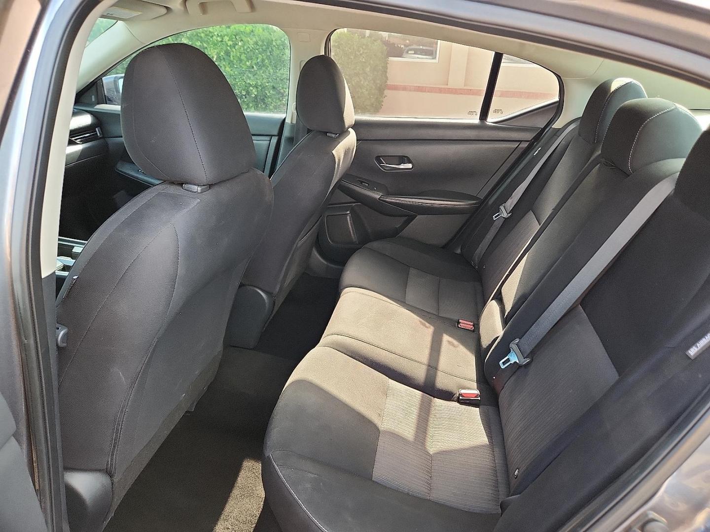 2020 GRAY Nissan Sentra SV Xtronic CVT (3N1AB8CV7LY) with an 2L I-4 gasoline direct injection, DOHC, variable valve control, regular unleaded, engine with 149HP engine, located at 4110 Avenue Q, Lubbock, 79412, 33.556553, -101.855820 - Photo#4