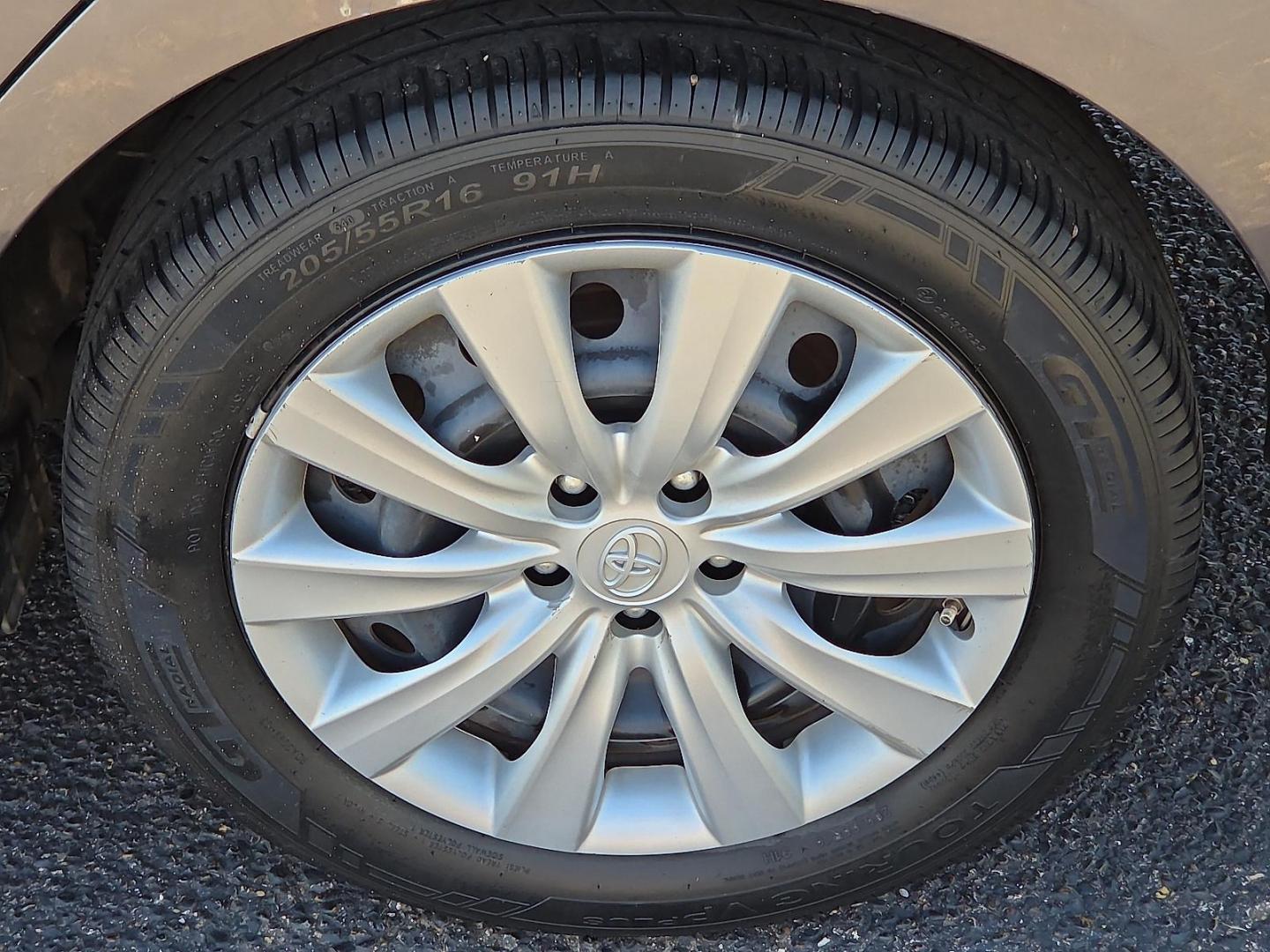 2013 Magnetic Gray Metallic - 1G3 /Ash - 16 Toyota Corolla LE (5YFBU4EE4DP) with an 1.8L I-4 DOHC, variable valve control, regular unleaded, engine with 132HP engine, located at 4110 Avenue Q, Lubbock, 79412, 33.556553, -101.855820 - Photo#5
