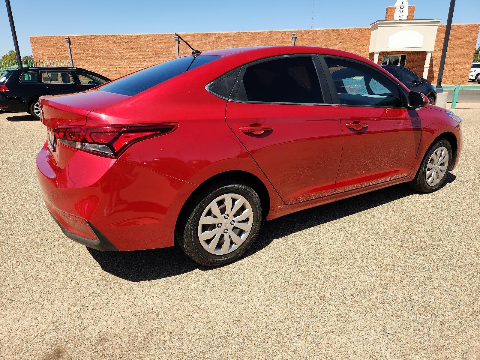 2018 RED /Grey Hyundai Accent SE (3KPC24A39JE) with an Engine: 1.6L DOHC 16-Valve I-4 GDI -inc: Dual Continuously Variable Valve Timing (D-CVVT) engine, located at 4110 Avenue Q, Lubbock, 79412, 33.556553, -101.855820 - 08/18/2023 KEY AND INSPECTION IN EVELOPE GOD - Photo #3