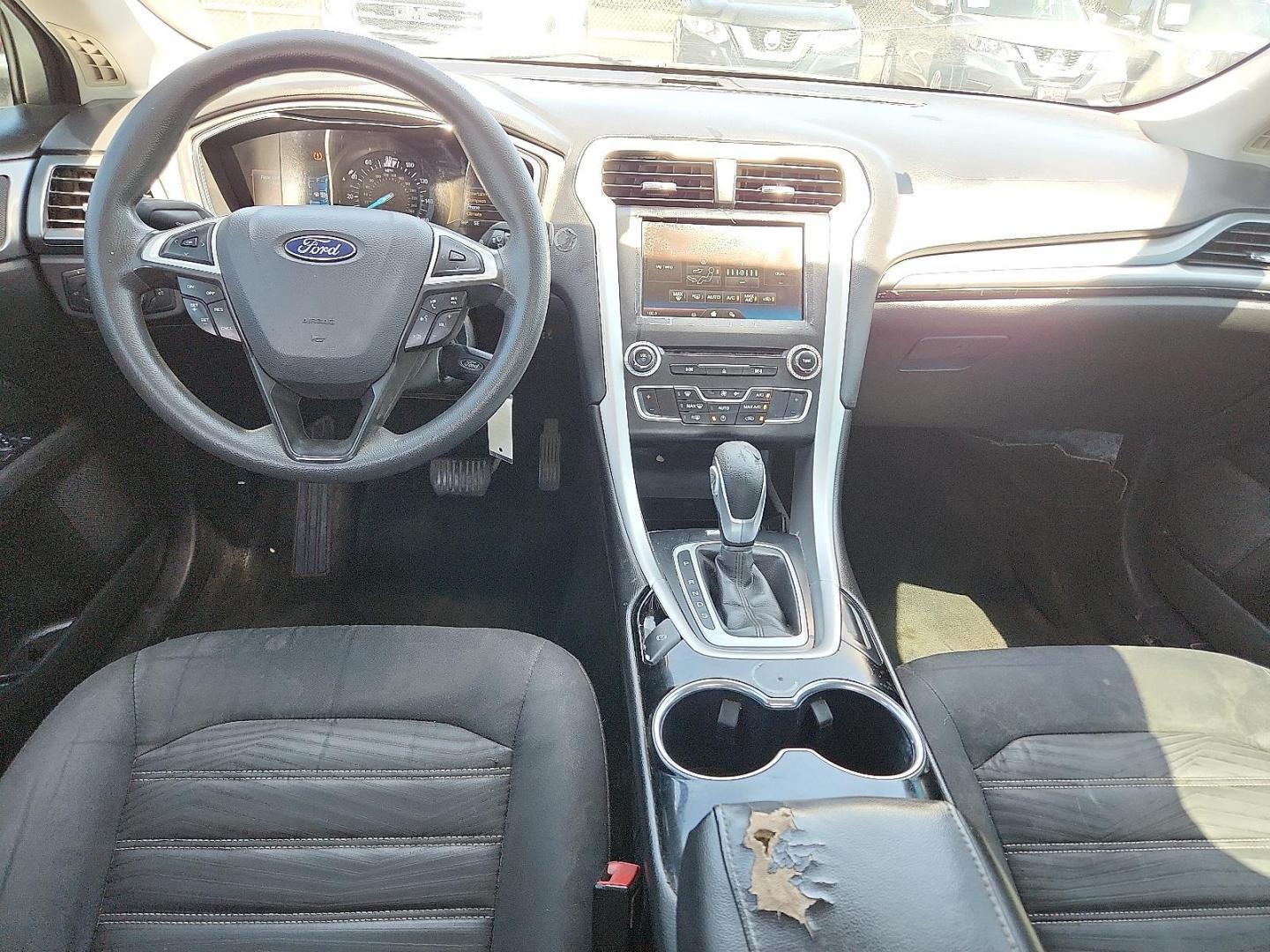 2016 Oxford White Clearcoat Ford Fusion SE (3FA6P0H76GR) with an Duratec 2.5L I-4 DOHC, iVCT variable valve control, regular unleaded, engine with 175HP engine, located at 4110 Avenue Q, Lubbock, 79412, 33.556553, -101.855820 - Photo#5