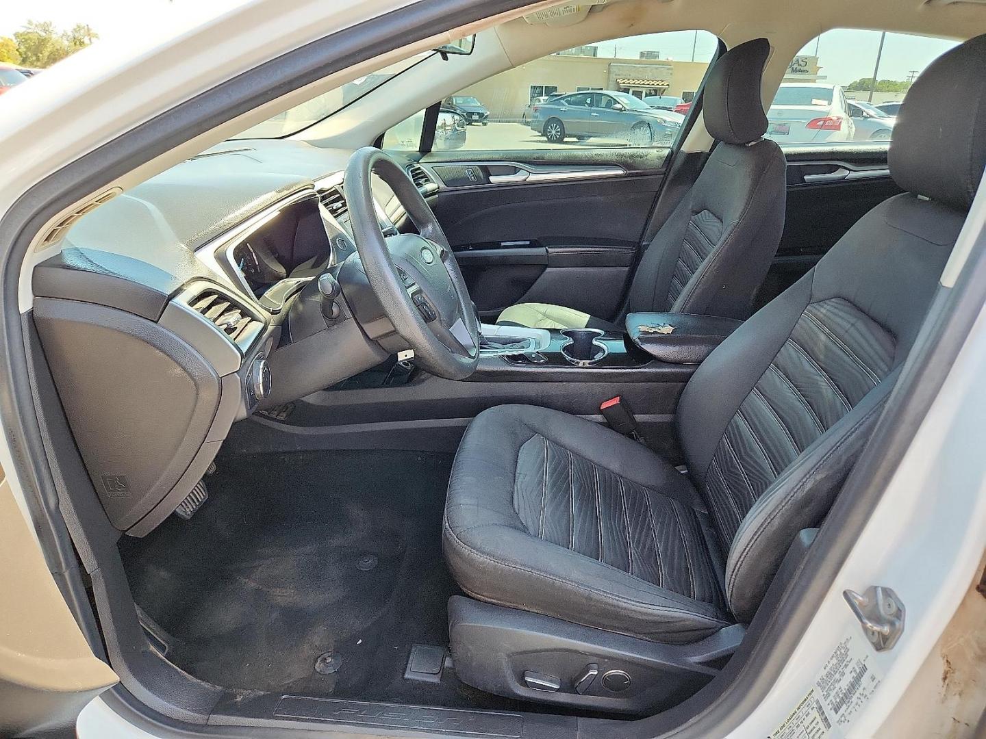 2016 Oxford White Clearcoat Ford Fusion SE (3FA6P0H76GR) with an Duratec 2.5L I-4 DOHC, iVCT variable valve control, regular unleaded, engine with 175HP engine, located at 4110 Avenue Q, Lubbock, 79412, 33.556553, -101.855820 - Photo#6