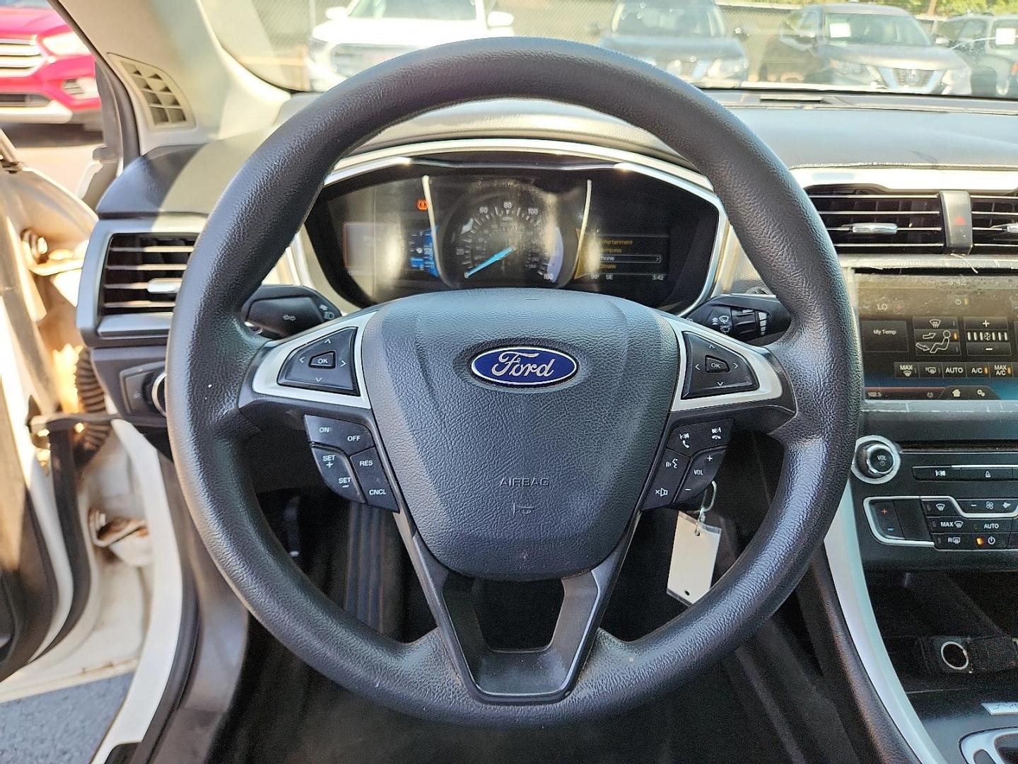 2016 Oxford White Clearcoat Ford Fusion SE (3FA6P0H76GR) with an Duratec 2.5L I-4 DOHC, iVCT variable valve control, regular unleaded, engine with 175HP engine, located at 4110 Avenue Q, Lubbock, 79412, 33.556553, -101.855820 - Photo#10