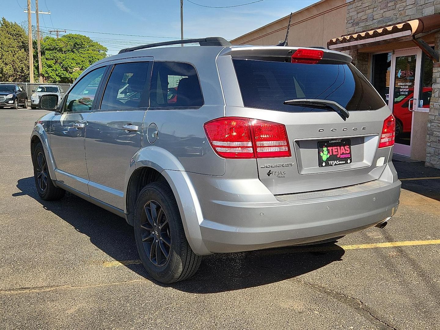 2020 SILVER /Black - X9 Dodge Journey SE Value (3C4PDCAB8LT) with an Tigershark MultiAir 2.4L I-4 DOHC, VVT variable valve control, regular unleaded, engine with 173HP engine, located at 4110 Avenue Q, Lubbock, 79412, 33.556553, -101.855820 - 04/10/2026 KEY IN ENVELOPE GOD - Photo#2