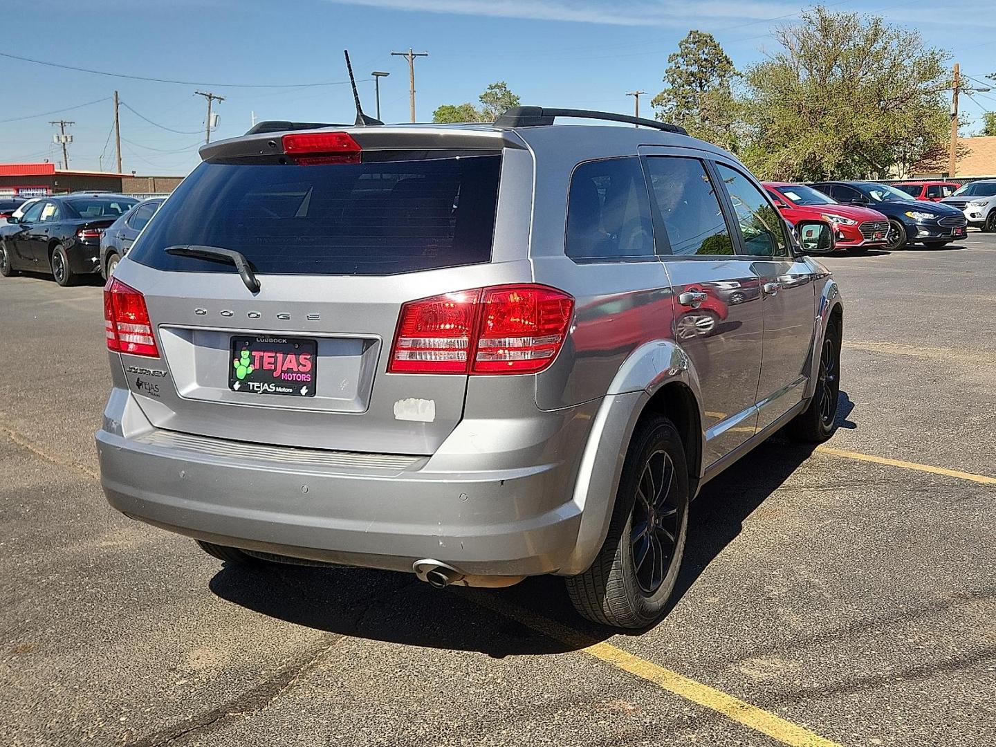 2020 SILVER /Black - X9 Dodge Journey SE Value (3C4PDCAB8LT) with an Tigershark MultiAir 2.4L I-4 DOHC, VVT variable valve control, regular unleaded, engine with 173HP engine, located at 4110 Avenue Q, Lubbock, 79412, 33.556553, -101.855820 - 04/10/2026 KEY IN ENVELOPE GOD - Photo#3