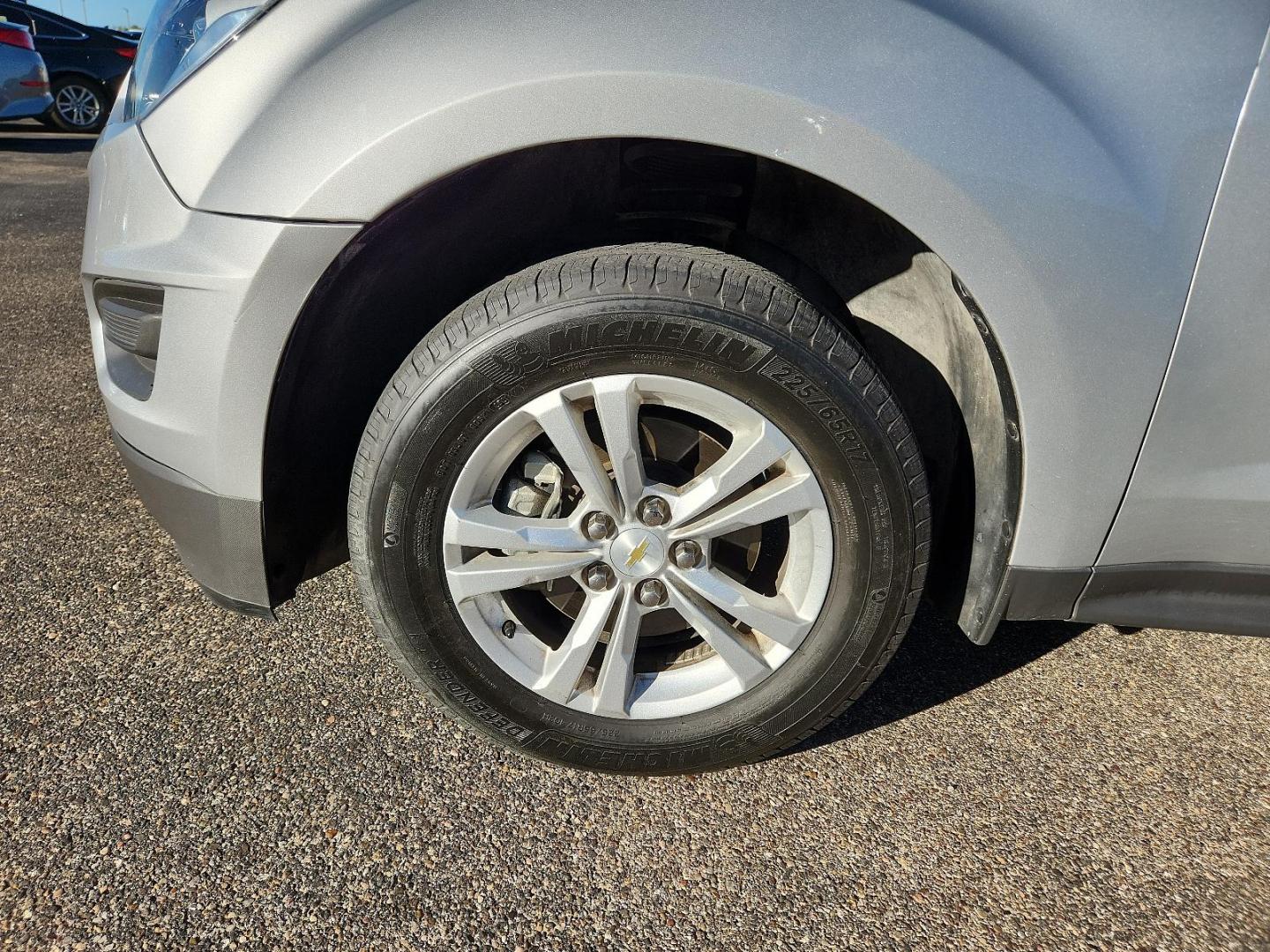 2017 SILVER Chevrolet Equinox LS (2GNALBEK3H1) with an ECOTEC 2.4L I-4 gasoline direct injection, DOHC, VVT variable valve control, regular unleaded, engine with 182HP engine, located at 4110 Avenue Q, Lubbock, 79412, 33.556553, -101.855820 - 10/21/2023 INSPECTION AND KEY IN ENVELOPE GOD - Photo#4