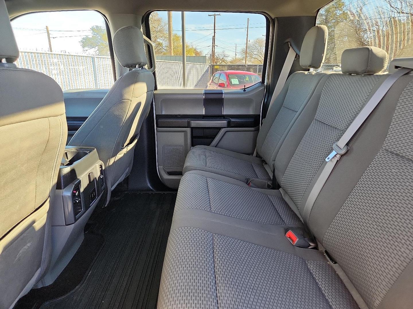 2018 WHITE Ford F-150 XLT (1FTEW1EP5JK) with an EcoBoost 2.7L V-6 port/direct injection, DOHC, Ti-VCT variable valve control, twin turbo, regular unleaded, engine with 325HP engine, located at 4110 Avenue Q, Lubbock, 79412, 33.556553, -101.855820 - Photo#4