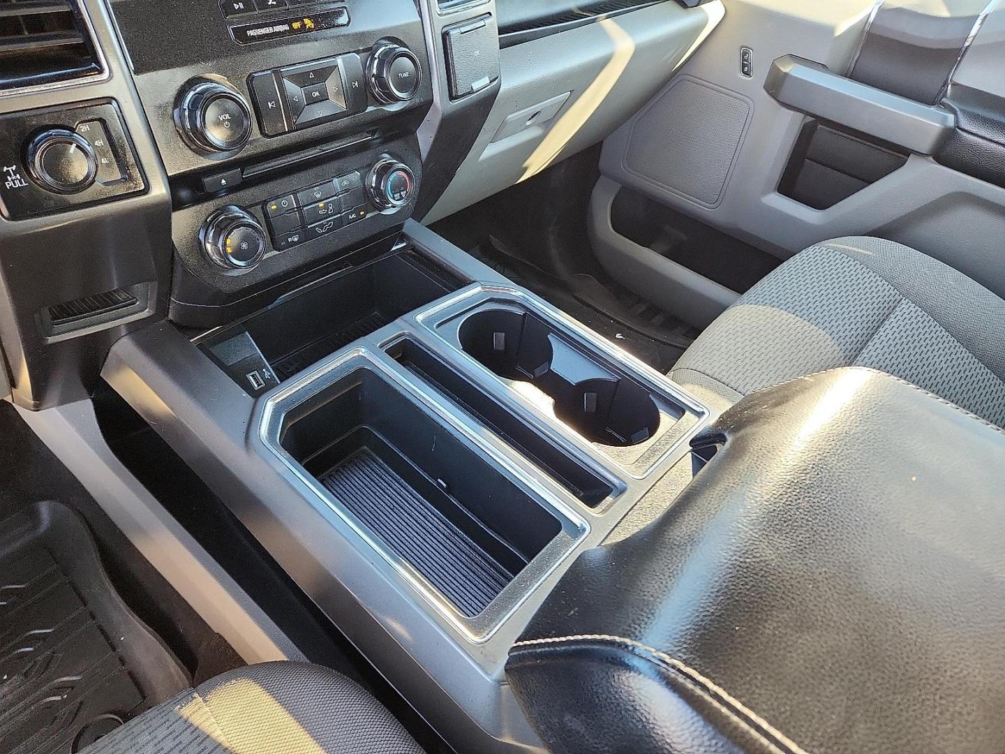 2018 WHITE Ford F-150 XLT (1FTEW1EP5JK) with an EcoBoost 2.7L V-6 port/direct injection, DOHC, Ti-VCT variable valve control, twin turbo, regular unleaded, engine with 325HP engine, located at 4110 Avenue Q, Lubbock, 79412, 33.556553, -101.855820 - Photo#11