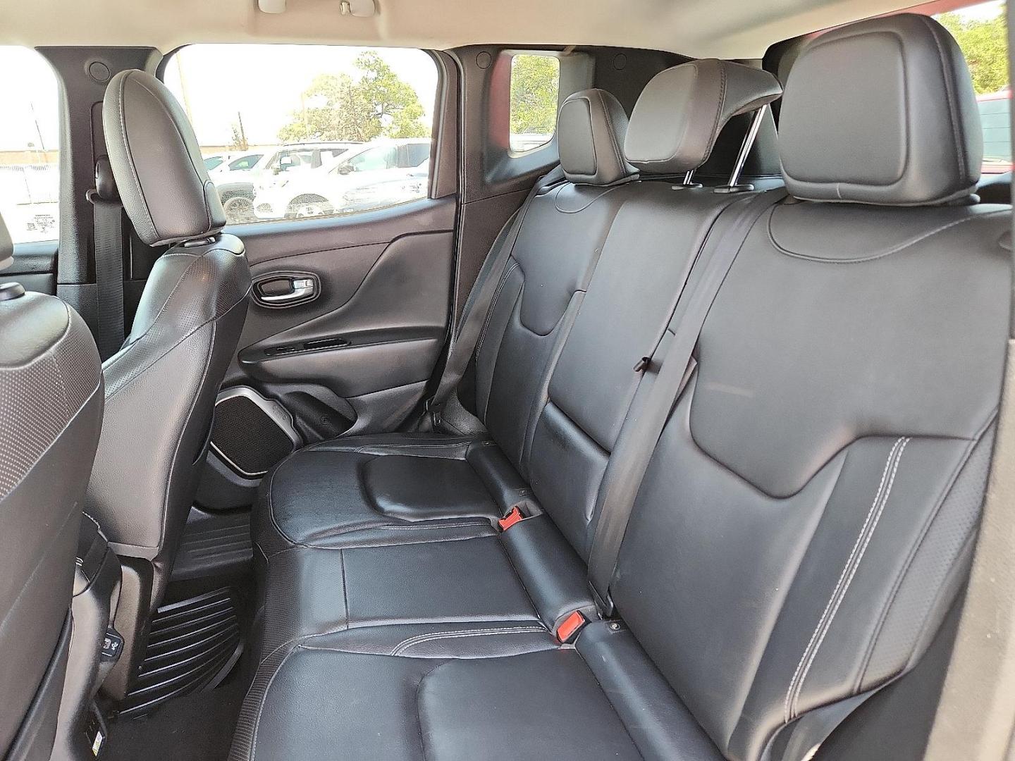 2018 WHITE Jeep Renegade Limited FWD (ZACCJADB3JP) with an Tigershark MultiAir 2.4L I-4 variable valve control, regular unleaded, engine with 180HP engine, located at 4110 Avenue Q, Lubbock, 79412, 33.556553, -101.855820 - Photo#4