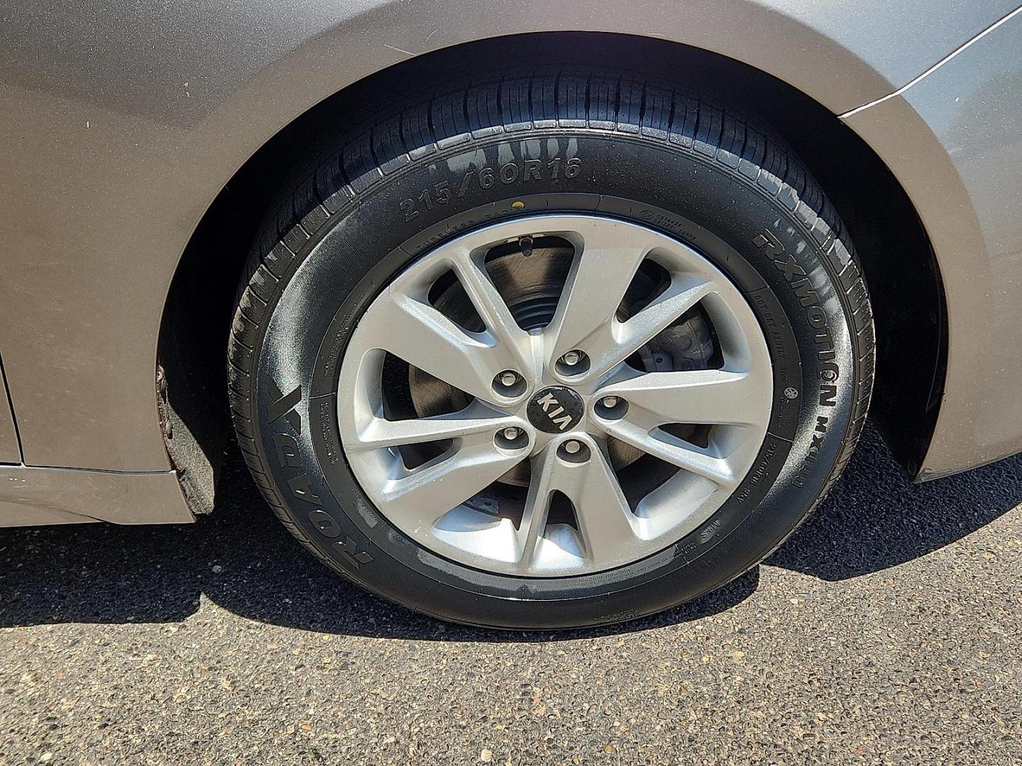 2018 Platinum Graphite - ABT /Black - WK Kia Optima LX (5XXGT4L35JG) with an Theta II 2.4L I-4 gasoline direct injection, DOHC, CVVT variable valve control, regular unleaded, engine with 185HP engine, located at 4110 Avenue Q, Lubbock, 79412, 33.556553, -101.855820 - Photo#4