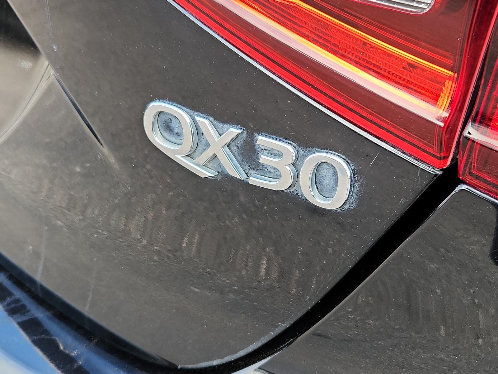 2018 Black Obsidian /Graphite - G INFINITI QX30 Luxury (SJKCH5CR2JA) with an Engine: 2.0L I-4 DOHC Turbo -inc: idle stop start engine, located at 4110 Avenue Q, Lubbock, 79412, 33.556553, -101.855820 - Photo #5