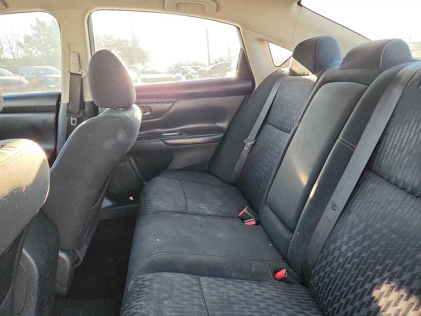 2018 GRAY Nissan Altima 2.5 S (1N4AL3AP3JC) with an 2.5L I-4 DOHC, variable valve control, regular unleaded, engine with 179HP engine, located at 4110 Avenue Q, Lubbock, 79412, 33.556553, -101.855820 - 12/05/2025 KEY IN ENVELOPE GOD - Photo#4